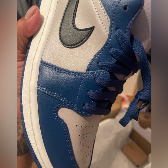 Woman’s - Picture 5 of 9